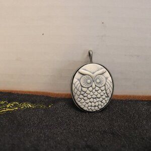 Qwl Reversable Pendant no chain